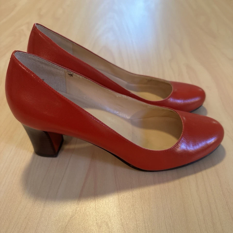Zapatos de tacón bajo de cuero rojo Cole Haan Edie talla 8B usados en excelente estado. Ventas al por menor $165 Foto 3 de 4