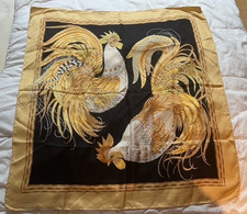 Rare Foulard SALVATORE FERRAGAMO soie  en  TBEG vintage  84x90 cm