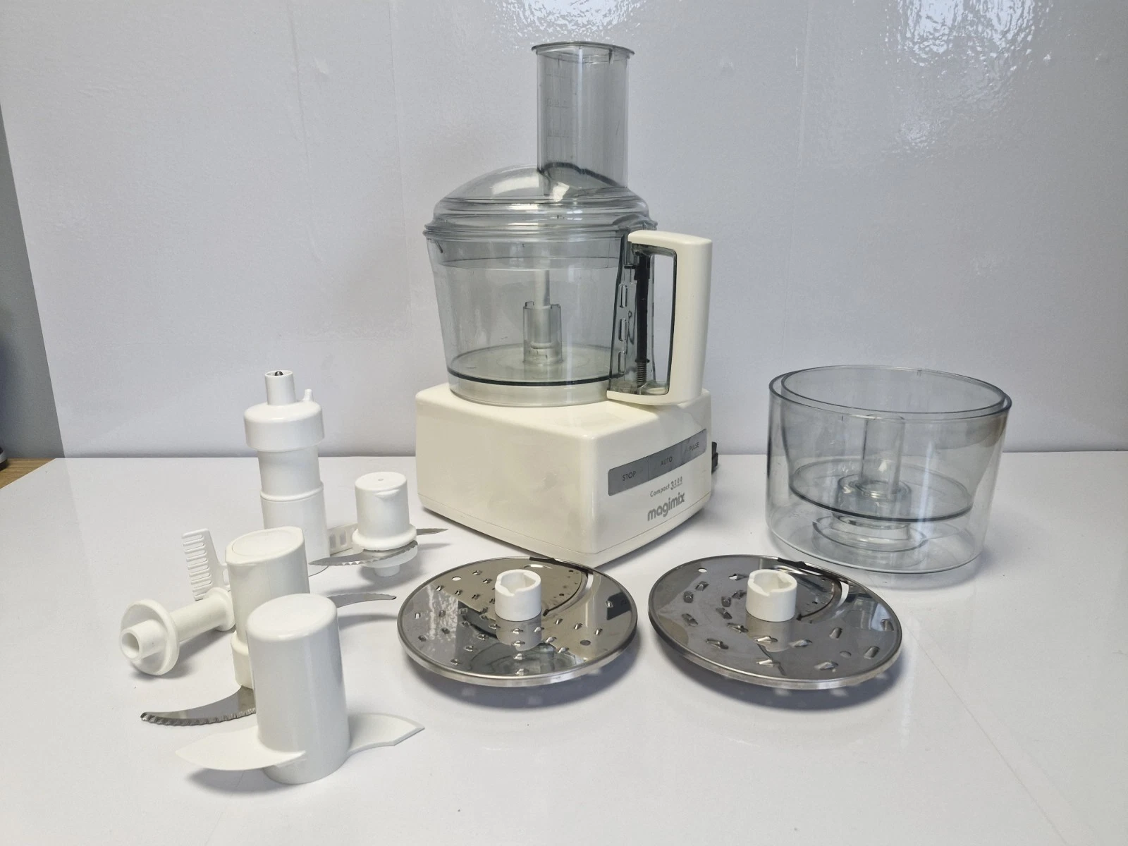 Magimix Compact 3200 Automatic Food Processor Mixer Blender with Accessories