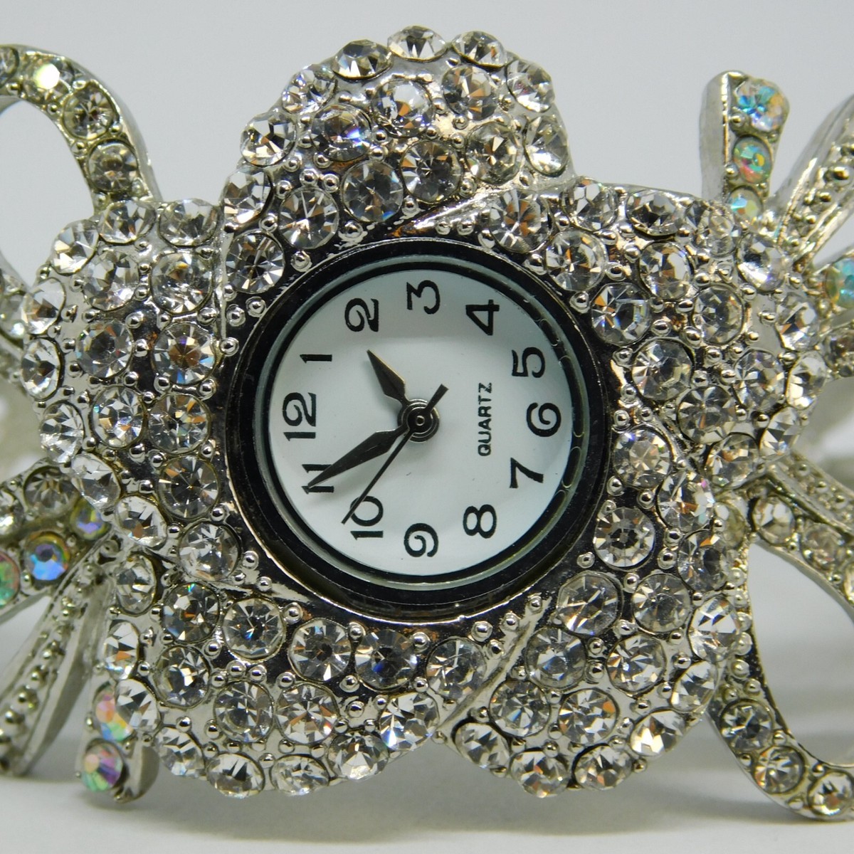 Crystals Inlay Flower Shape Quartz Analog Women's Watch Sz. 7