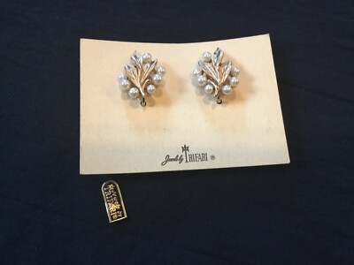Vintage  Trifari Gold Tone Faux Pearl Leaf Clip On Earrings New!