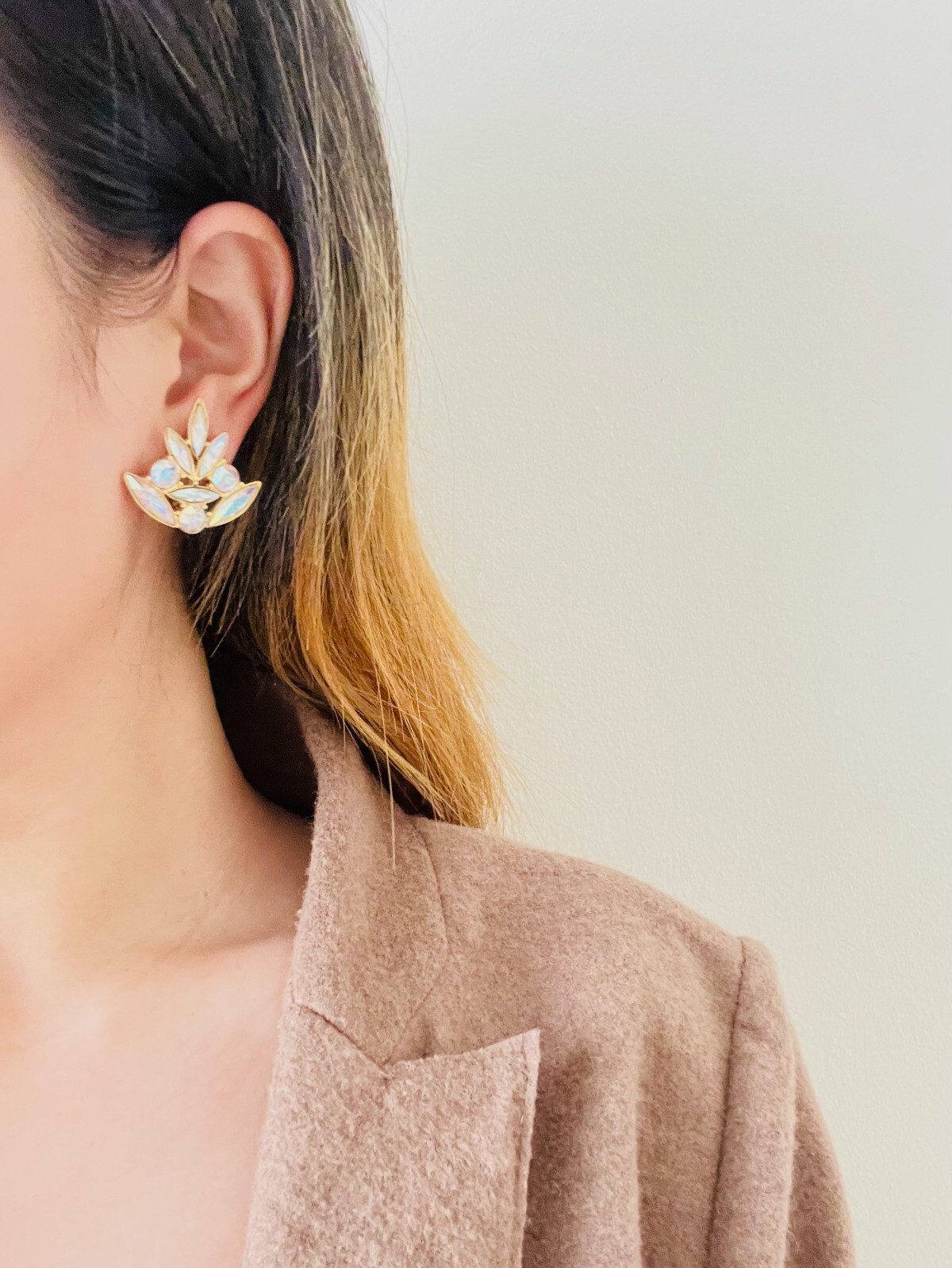 Orecchini Yves Saint Laurent YSL Vintage Aurora Boreale Cristalli a Grappolo Fiori