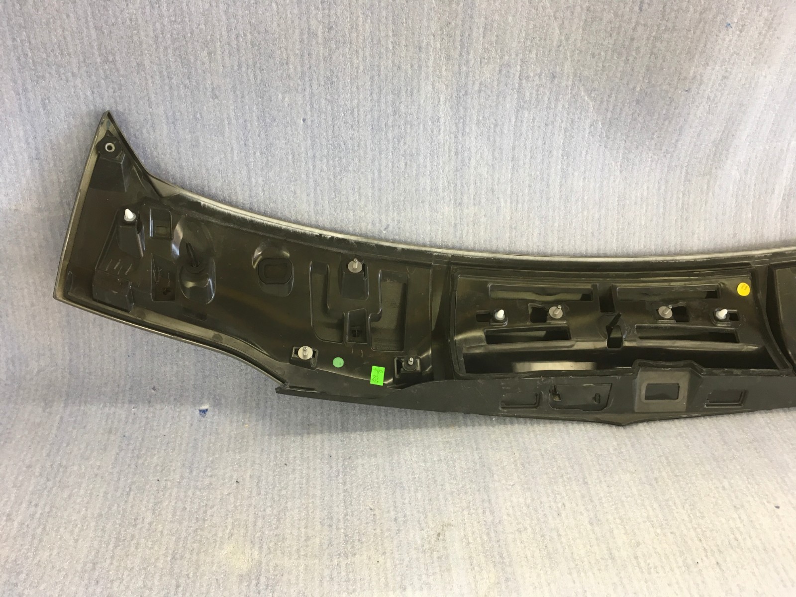 Maserati Levante rear bumper spoiler PART#670042733 OEM