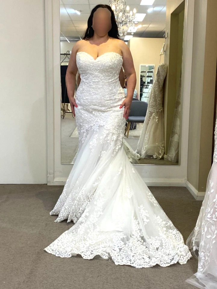 Intricate ivory wedding gown/dress, corseted, zip/buttons, mermaid, with train - image 2 of 4