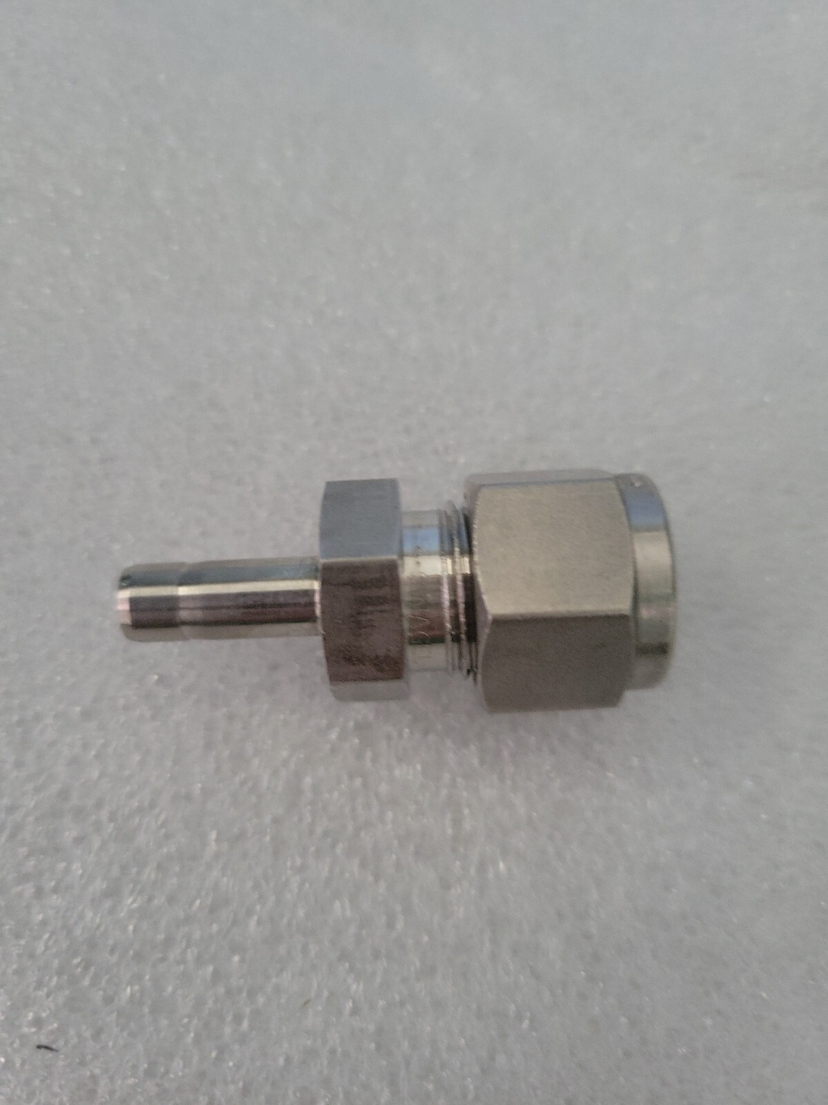 swagelok-stainless-steel-tube-reducer-fitting-3-8-x-1-4-tube-ss-600