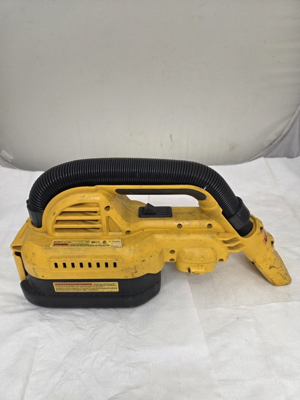 DEWALT DCV517 20V MAX Cordless 1/2 Gallon Wet Dry Vacuum Tool Only Lot 1540