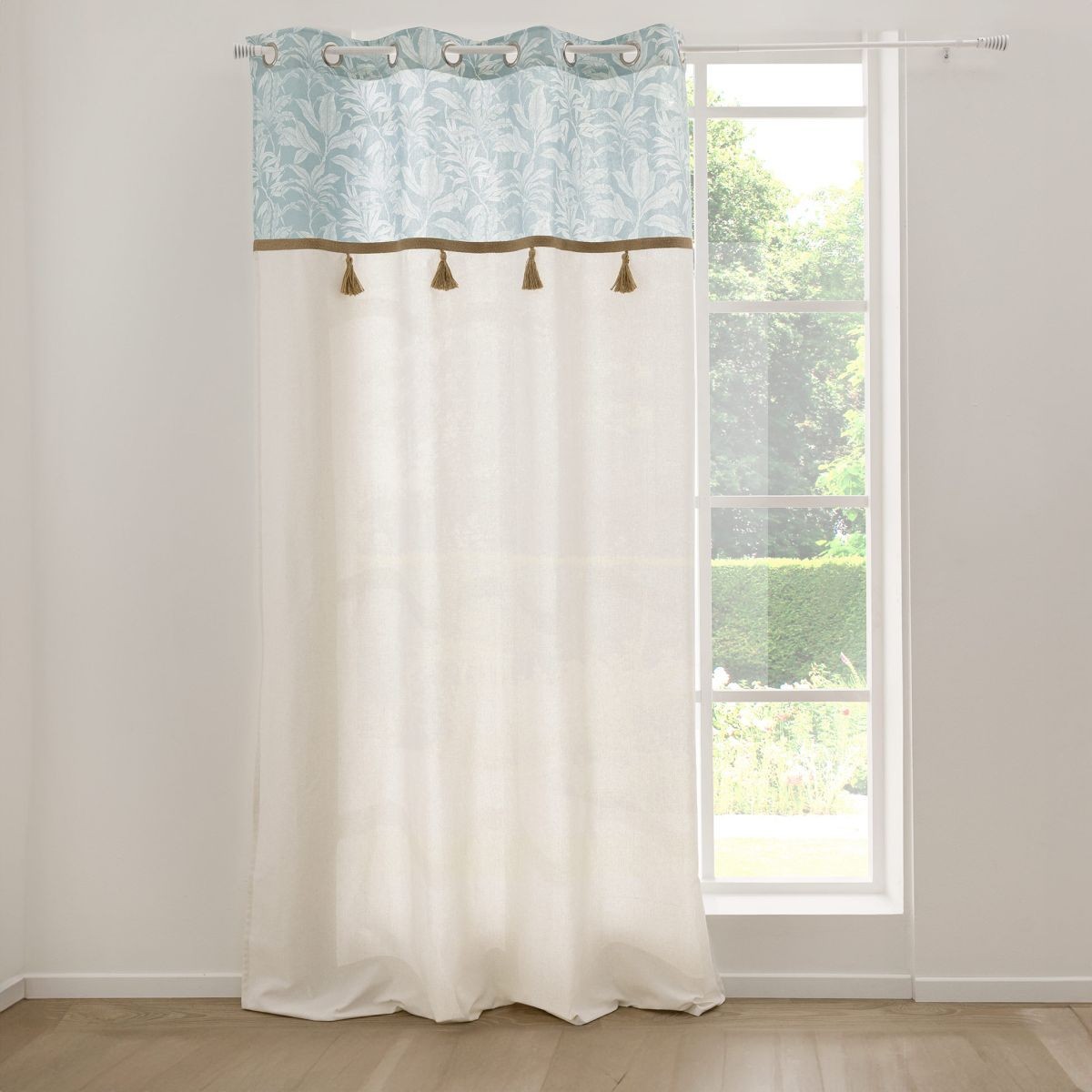 Rideau à œillets Hera menthe aux finitions pompons décoratives