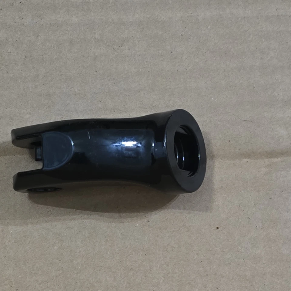 Soporte de montaje NEGRO para horquilla de alcance reducido 12-17 VROD VRSC fabricante de equipos originales Harley 54047-12 Foto 3 de 4