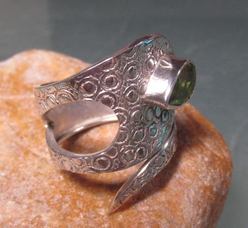 925 silver green peridot wrap coil ring UK P/US 7.75. Gift bag. - Picture 2 of 4