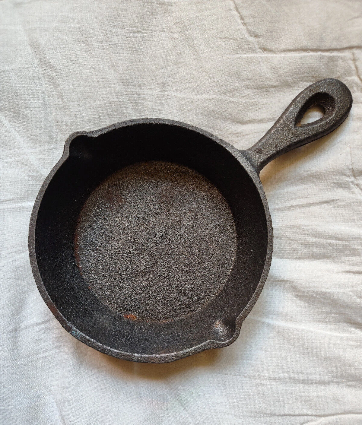Vintage Cast Iron Mini Frying Pan 5'' Double Pour Spout CAMPING EGGS - VERY GOOD