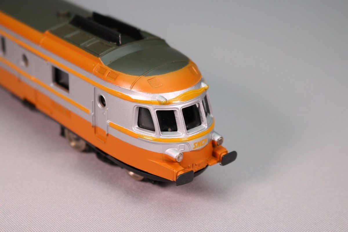 Locomotive HO Lima 1005 – Fausse Motrice RGP, Pas D'aménagement Intérieur