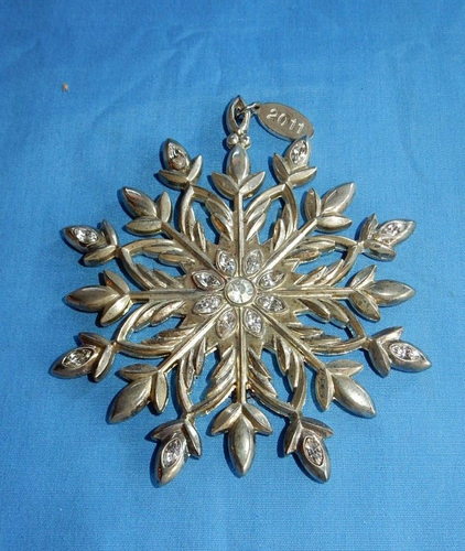 Lenox 2011 Snow Majesty adorno de Navidad copo de nieve plateado con joyas - Imagen 2 de 4