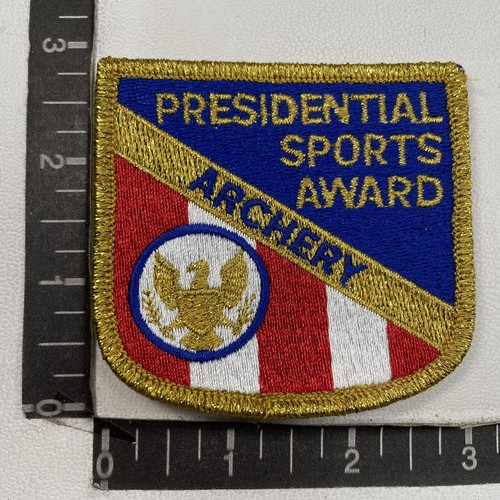 Vtg NOS Gold Trim Presidential Sports Award Bow & Arrow ARCHERY Patch Badge 00TH