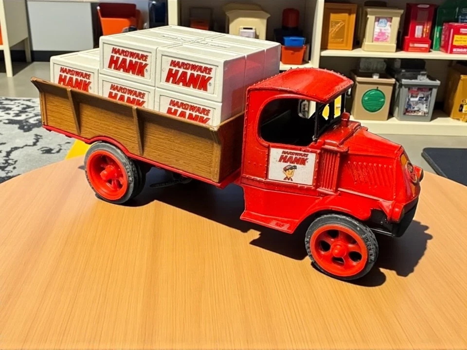 Литая модель ERTL 1926 Mack Truck Bulldog Hardware Hank 1:38 - Изображение 4 из 4