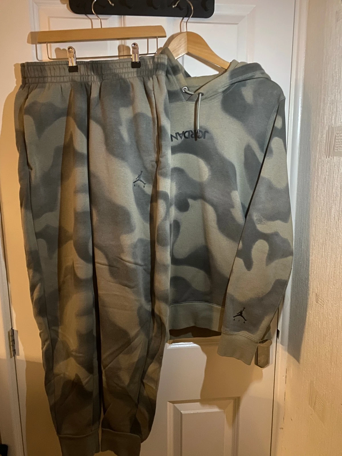 Nike Air Jordan Camo Tracksuit Mens Size S Small Spell-Out Pullover Hoodie Sport
Opens in a new wind
