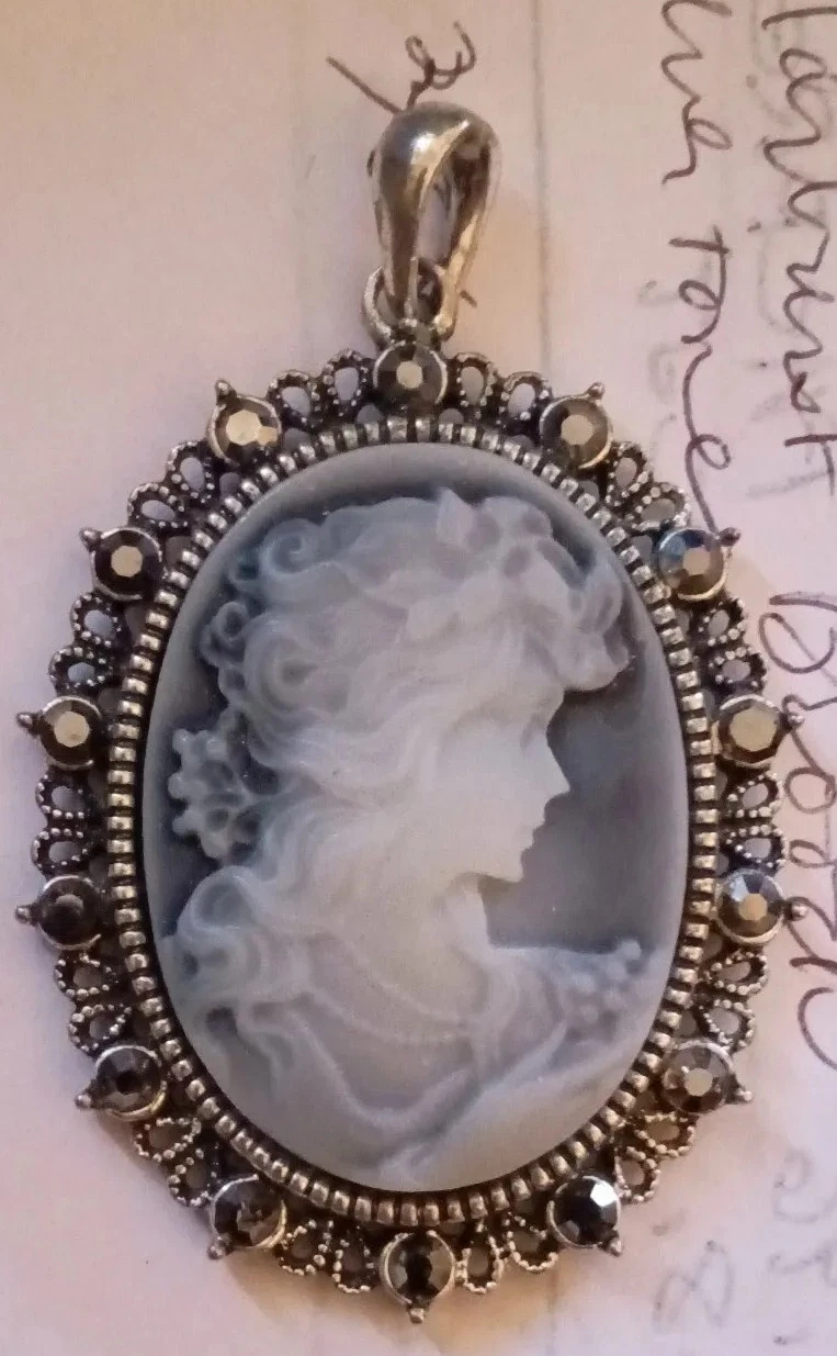 CHROME HEARTS Ciondolo Donna Vittoriana Stile Cameo Grigio Tono Argento & Cristalli