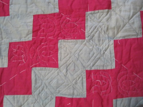 ZIG ZAG Quilt Partially Completed Basted Stitch 68 1/2 X 79" Gray Green and Red - Picture 3 of 9