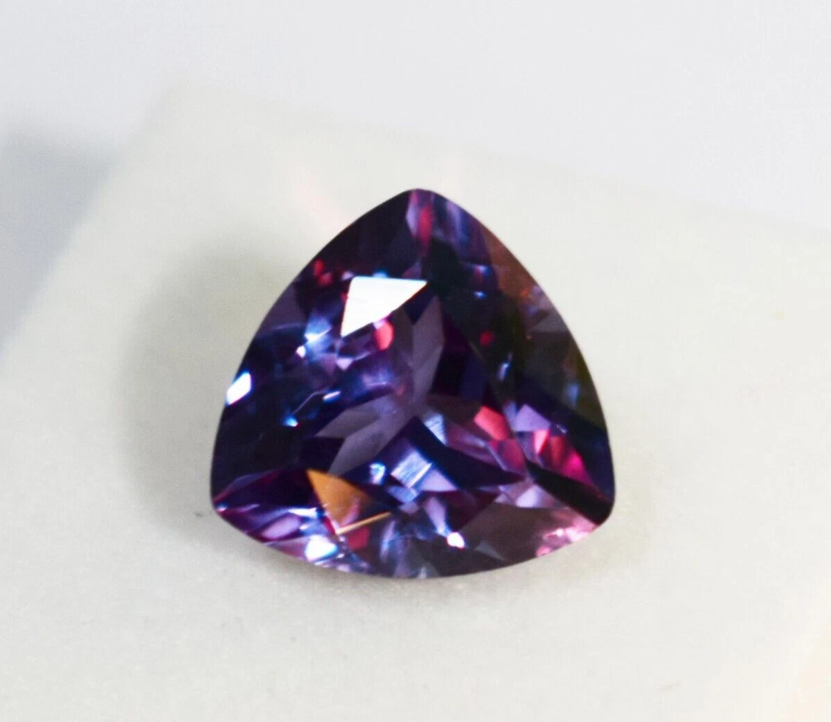 Pierre Précieuse Alexandrite Naturelle Bicolore 21,45 Ct - Ovale, Qualité Exceptionnelle