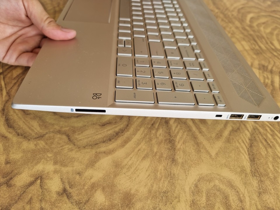 HP Pavilion 15-DK1045TG Core I5-10300H 2.5GHz GTX 1650 8GB RAM 256GB SSD 15.6" E - Foto 2