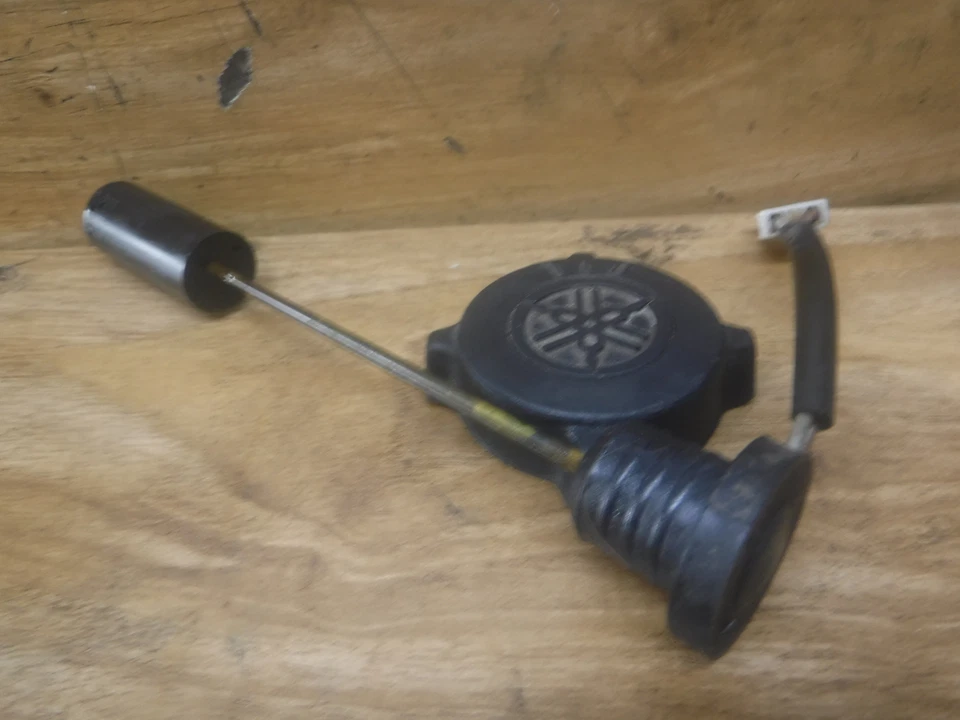 Yamaha Vmax V Max 600 LE 1995 95 OEM SENSOR DE NIVEL MEDIDOR DE ACEITE CON TAPA DE TANQUE DE ACEITE Foto 2 de 4