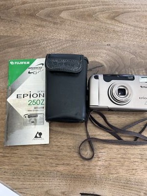 FujiFilm EPiON 250Z Gold Point & Shoot APS Film Camera good