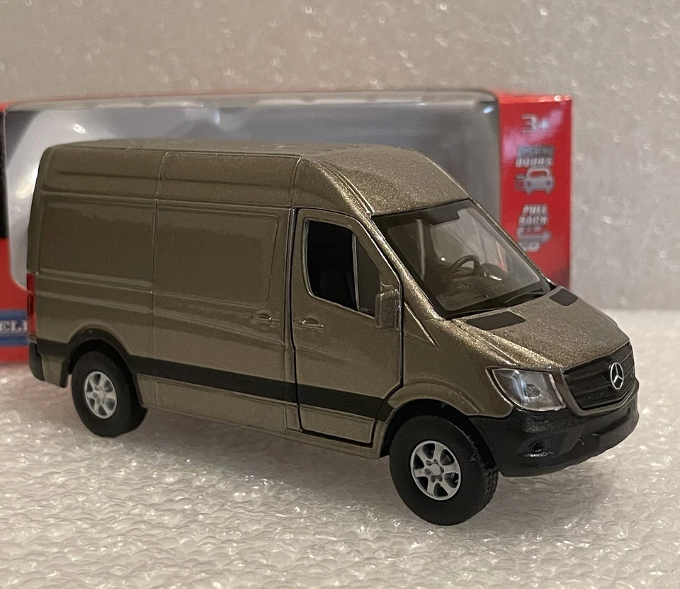 Truck diecast Mercedes Sprinter 2 II NCV3 W906 11,5cm Welly New IN Box - Image 4 of 4