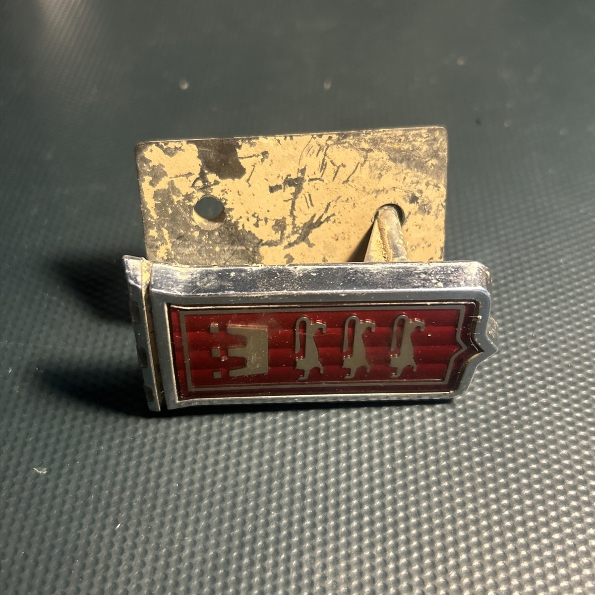 【貴重レア】SHINTOHO 新東宝 エンブレム風金属製プレート(バックル) 1974-76 Ford Gran Torino Front Grille Emblem Badge Logo Nameplate