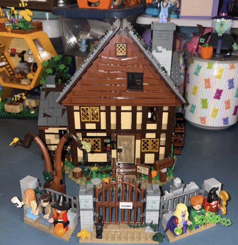 LEGO Disney Hocus Pocus: The Sanderson Sisters' Cottage 21341