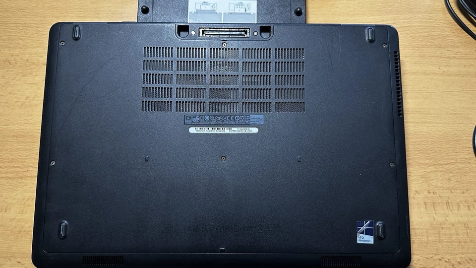 Dell Latitude E5550 Docking 15,6 Zoll i5-5300U 12GB 480 GB SSD Windows 11 Entpr - Bild 2 von 4