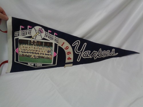 1964 NY Yankees Full Size Pennant Complete with Orig Team Pic and Year Sash - Picture 15 of 16