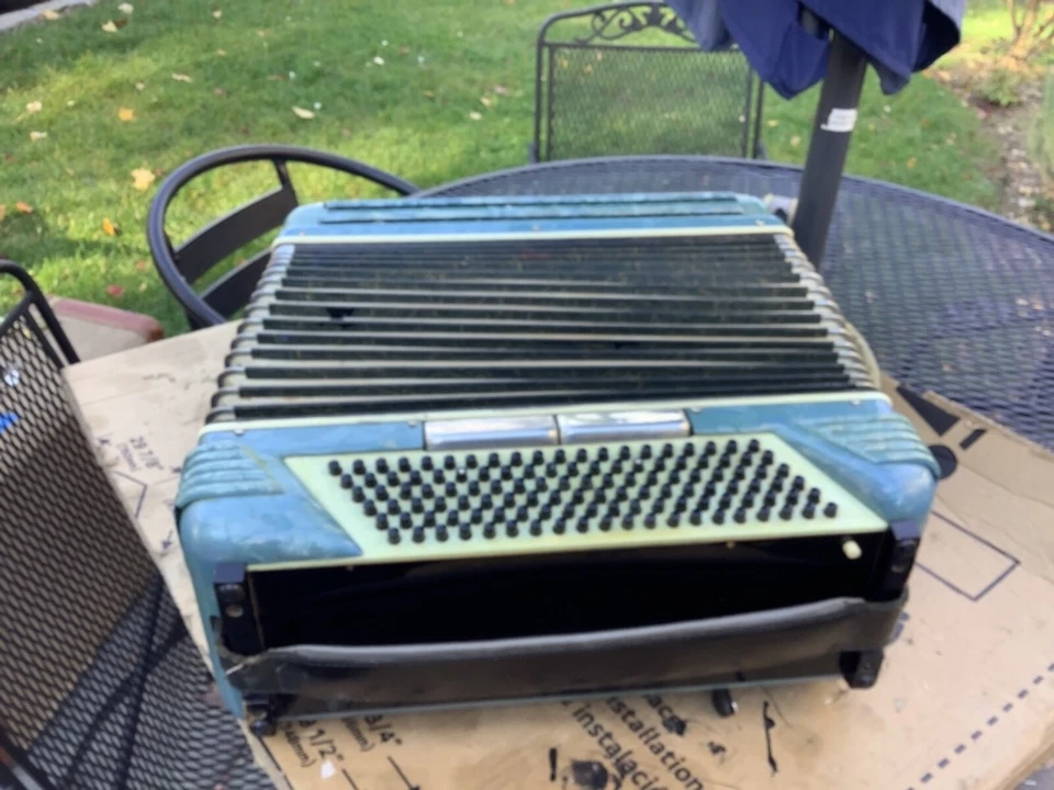 Аккордеон Crucianelli сделан в Кастельфидардо Италия - Изображение 3 из 4