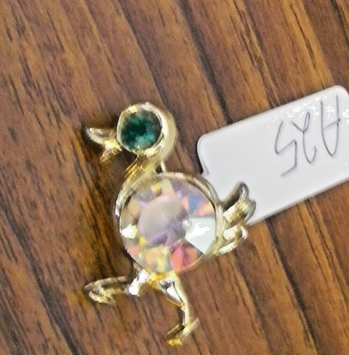 Gold-Tone Duckling Geen Crystal Eye 1'' x 1'' Brooch - A25