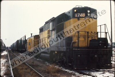 Original Dia CNW Chicago & Northwestern 1748 EMD GP9 Proviso ILL 11-9-71 (LO)