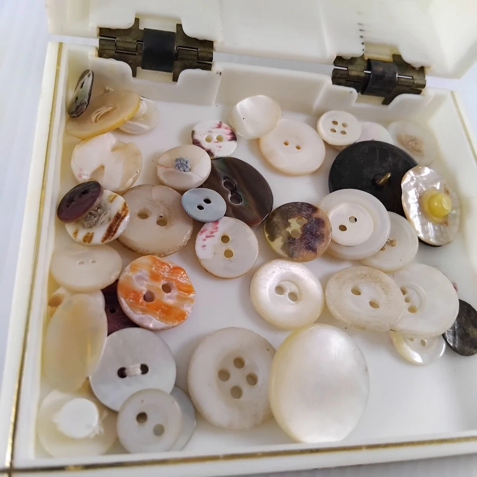 Vintage Shell Buttons Bulk Lot - Image 3 of 4