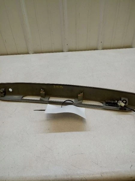 Mazdaspeed6 2006-2007 panel de moldura de maletero trasero matrícula Mazda Speed6 OEM GJ6A5 Foto 2 de 3