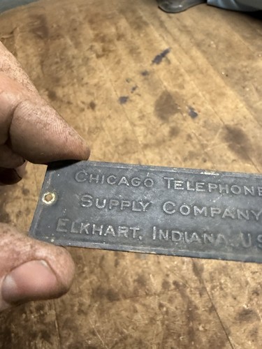 Antico raro distintivo Chicago Telephone Supply Company emblema targa ID tag parte USA - Foto 3 di 9