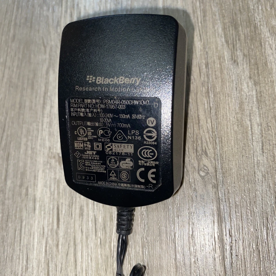 Genuine BlackBerry Micro-USB Mains Wall Travel Charger Model PSM04R-050CHW1(M) - Image 2 of 4
