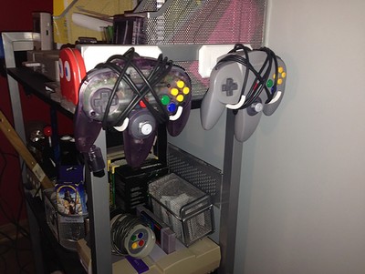 Nintendo 64 N64 Controller Wall Mount Hanger Joypad Holder Curved Arms with Logo