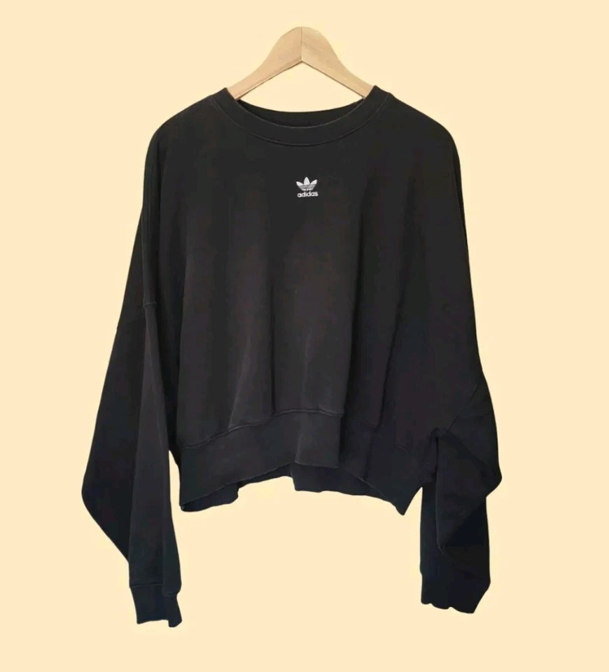 Moletom Adidas Feminino Tamanho M Logotipo CROPPED Suéter Preto Gola Redonda Adicolor - Imagem 2 de 4