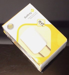Safety-1st-48308-Outlet-Cover-with-Cord-Shortner