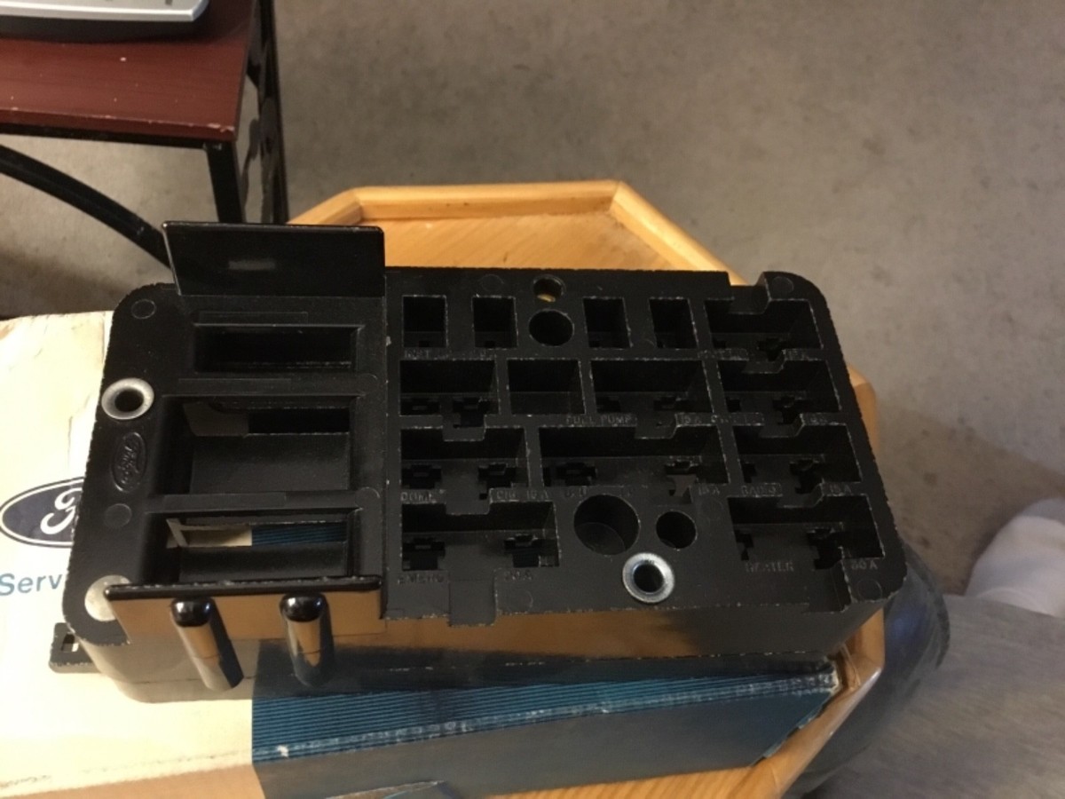 28000円→10000日本製シリアルナンバー付きブース NEW OEM FORD 1980 81 82 83 1984 HEAVY TRUCK FUSE BOX C CT L
