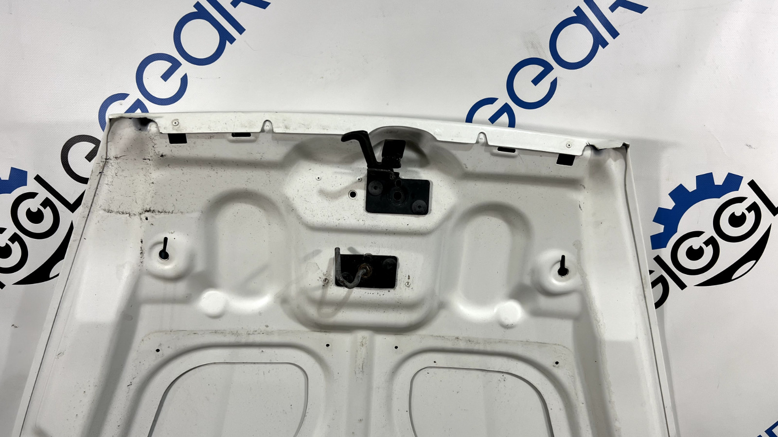 ASTON MARTIN v8 vantage 2007 to 2011 hood needs repaired at front edge