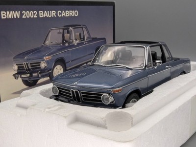 Modellautos 1:18 AUTOart Millenium BMW 2002 Baur Cabrio Blau Metallic mit OVP