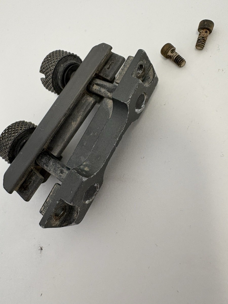Surefire M49 Universal Thumbscrew Mount - Tactical Light