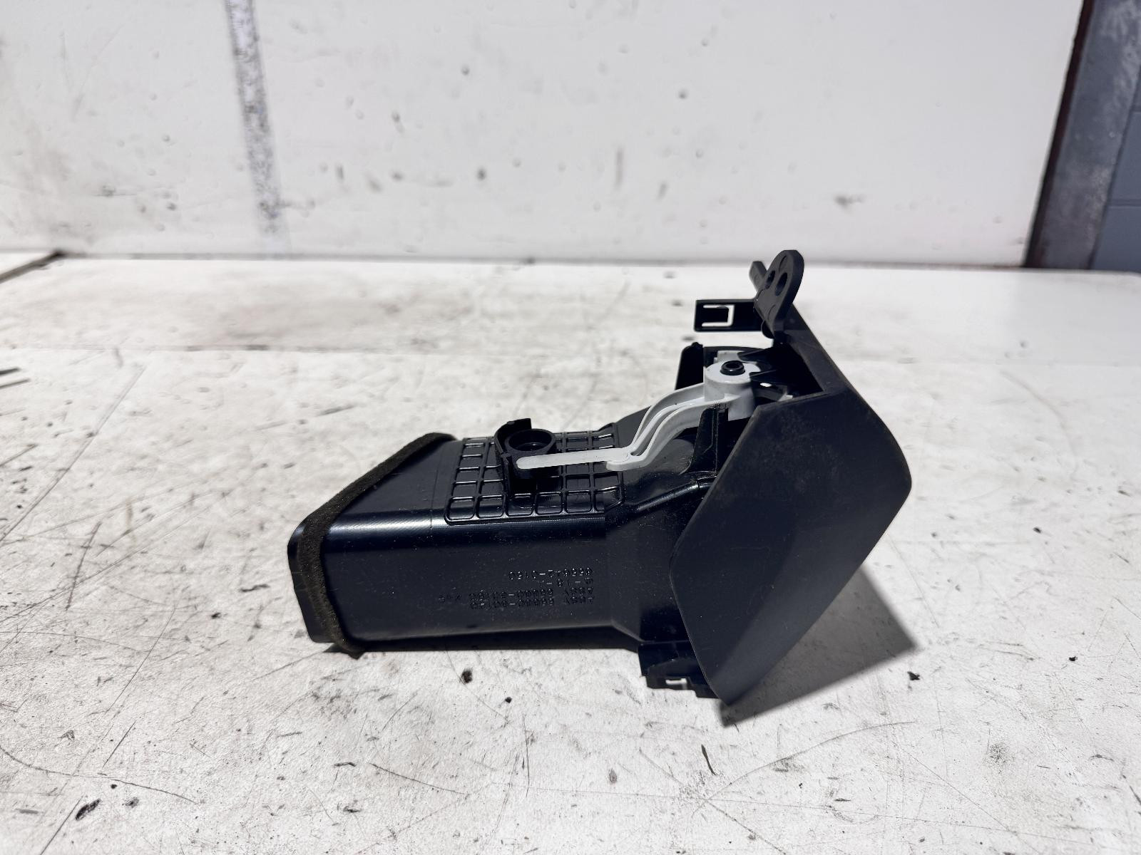 Toyota Prado Right Dash Vent GRJ120 02/2003-10/2009 - thumbnail 4