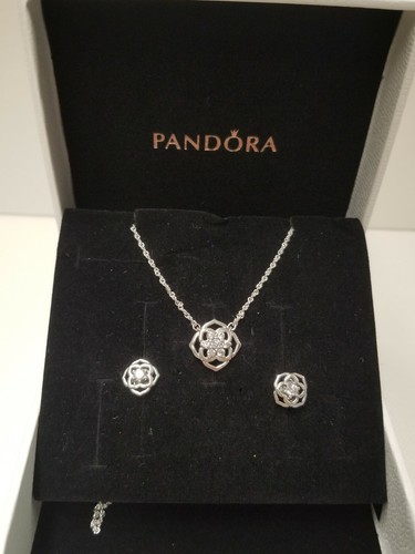 Authentic PANDORA Rose Petals Necklace 