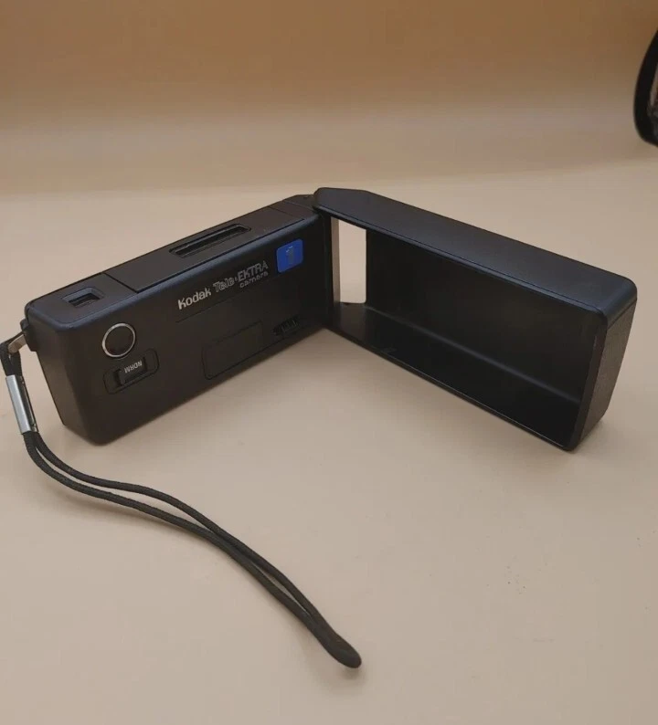 Vintage Kodak TELE-EKTRA 1 110 Film Camera with 22mm- 44mm Dual Lens - Tested - Image 3 of 4