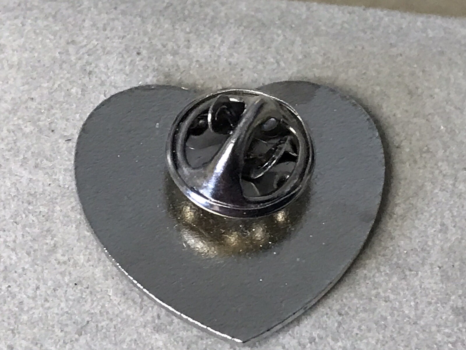 Vintage Collectible Washington State VFW 92-93 Heart Aux Metal Pinback