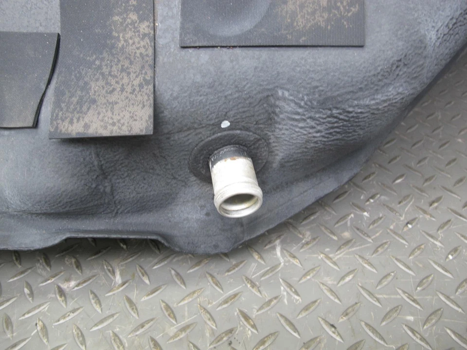 04-09 NISSAN 350Z Z33 CONVERTIBLE FUEL GAS TANK RESERVOIR OEM - Image 4 of 4