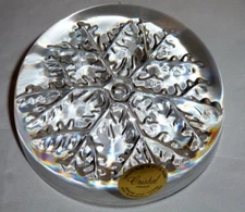 Cristal French Winter SNOWFLAKE STAR 24% Lead Crystal Domed Avon Paperweight